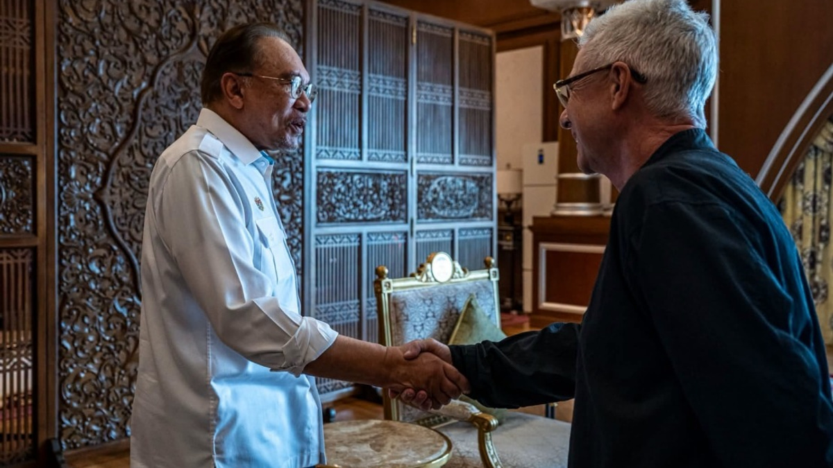 Anwar Seeks Singapore's Formula 1 Expertise as Malaysia Prepares for October Bahrain Grand Prix