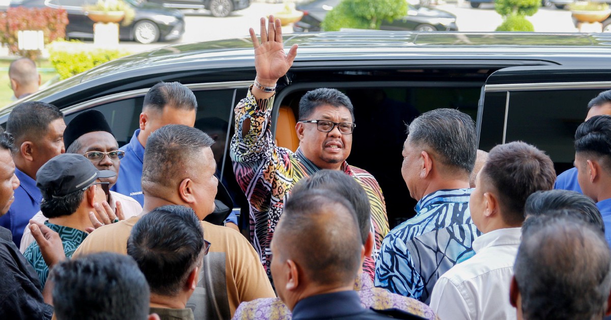Melaka BN Chief Likens Coalition to 'Beautiful Maiden' as Political Suitors Circle Ahead of State Election