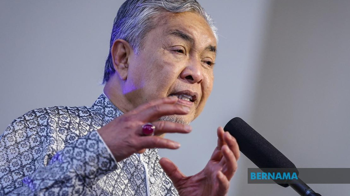 Keep Campaign Focused on Issues, Ahmad Zahid Urges Johor Rivals