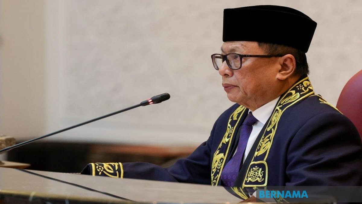 Puad Zarkashi Quits UMNO, Accuses Onn Hafiz of Being 'Yes-Man' in Leadership Row