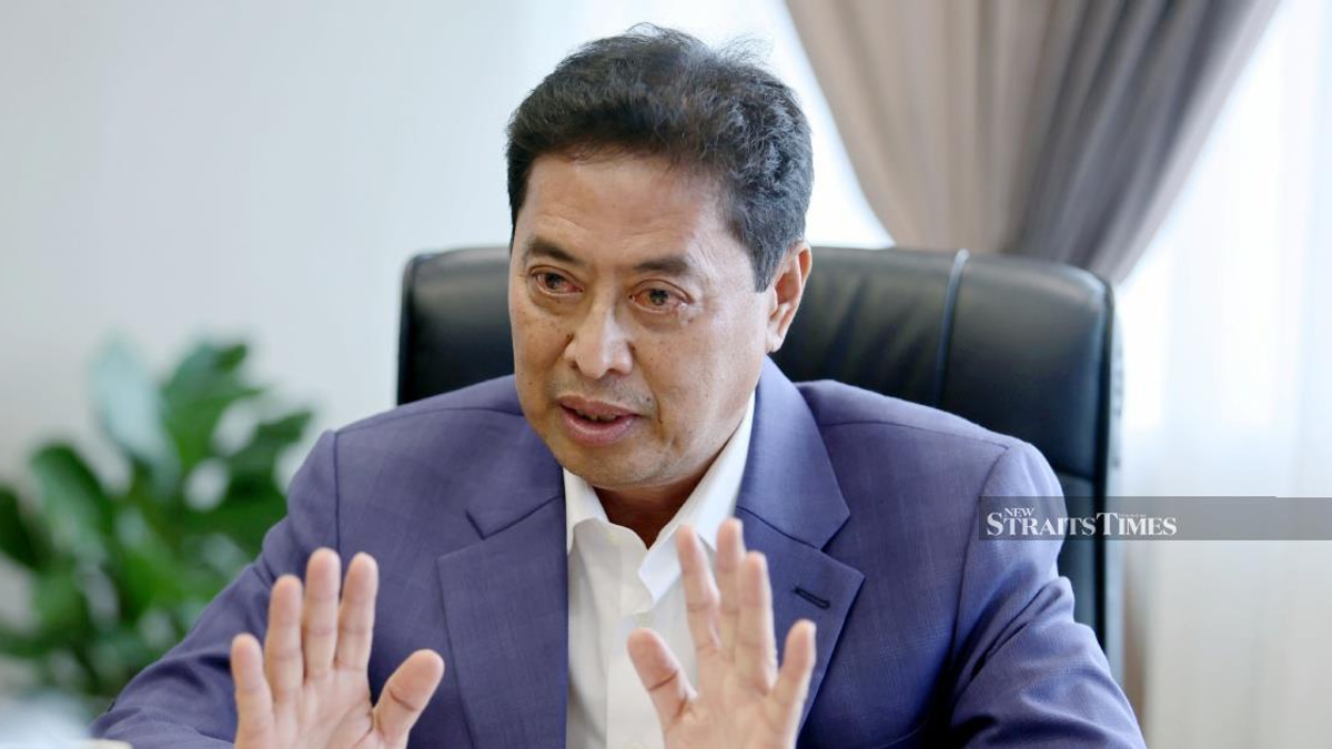 Former MACC Chief Azam Denies Involvement in RM178 Million Contract to Brother's Firm