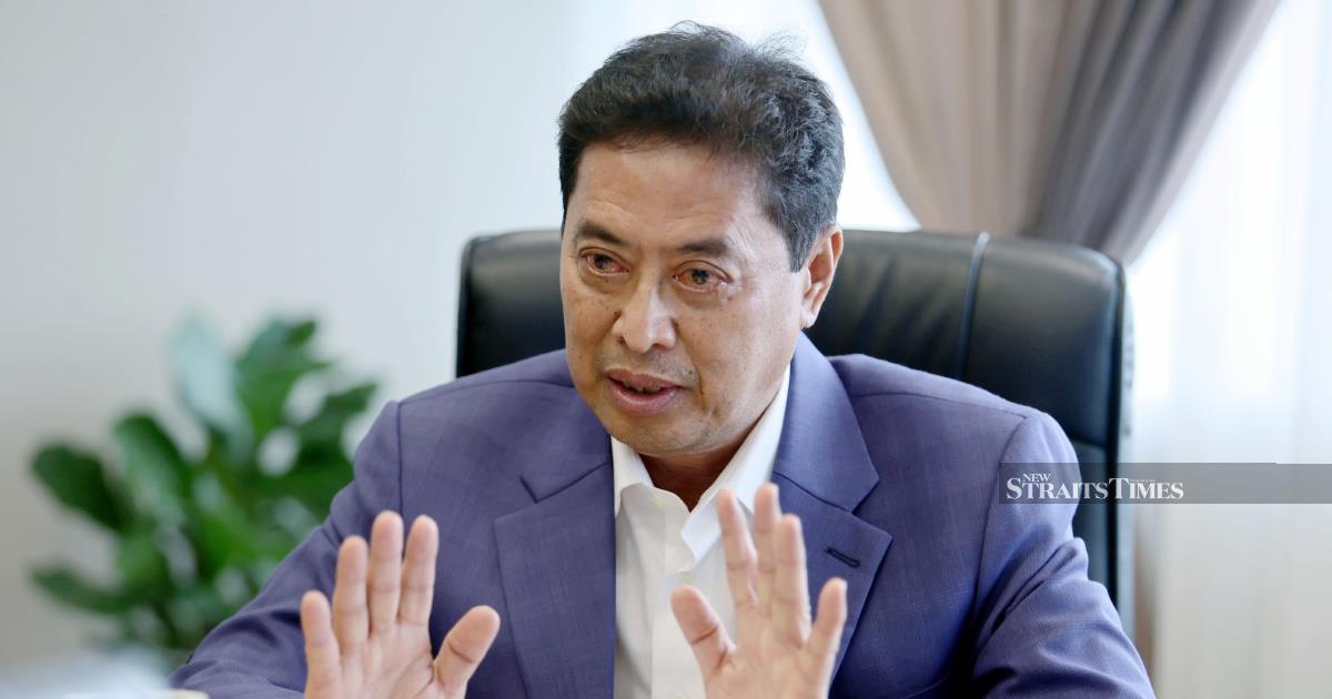 Former MACC Chief Azam Denies Involvement in RM178 Million Contract to Brother's Firm