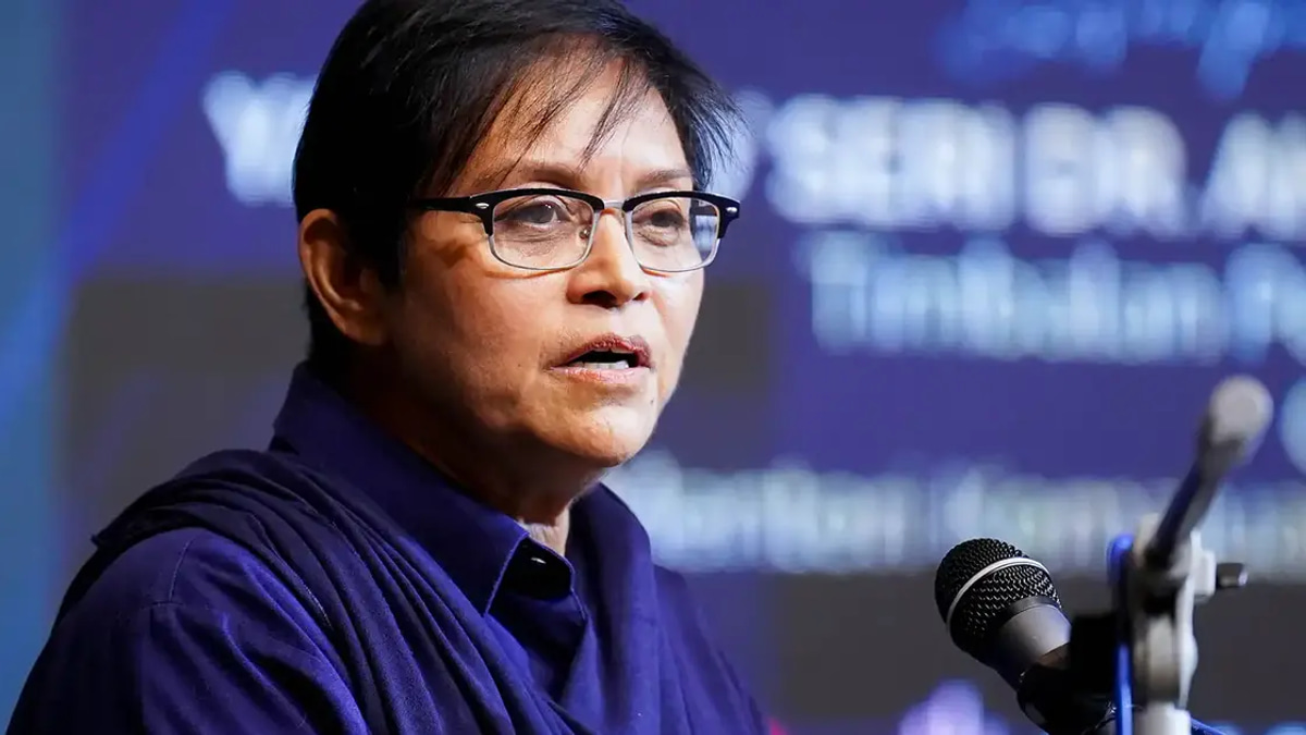 Malaysia is Home, Not a Waystation, Azalina Tells PN Over Citizenship Rights