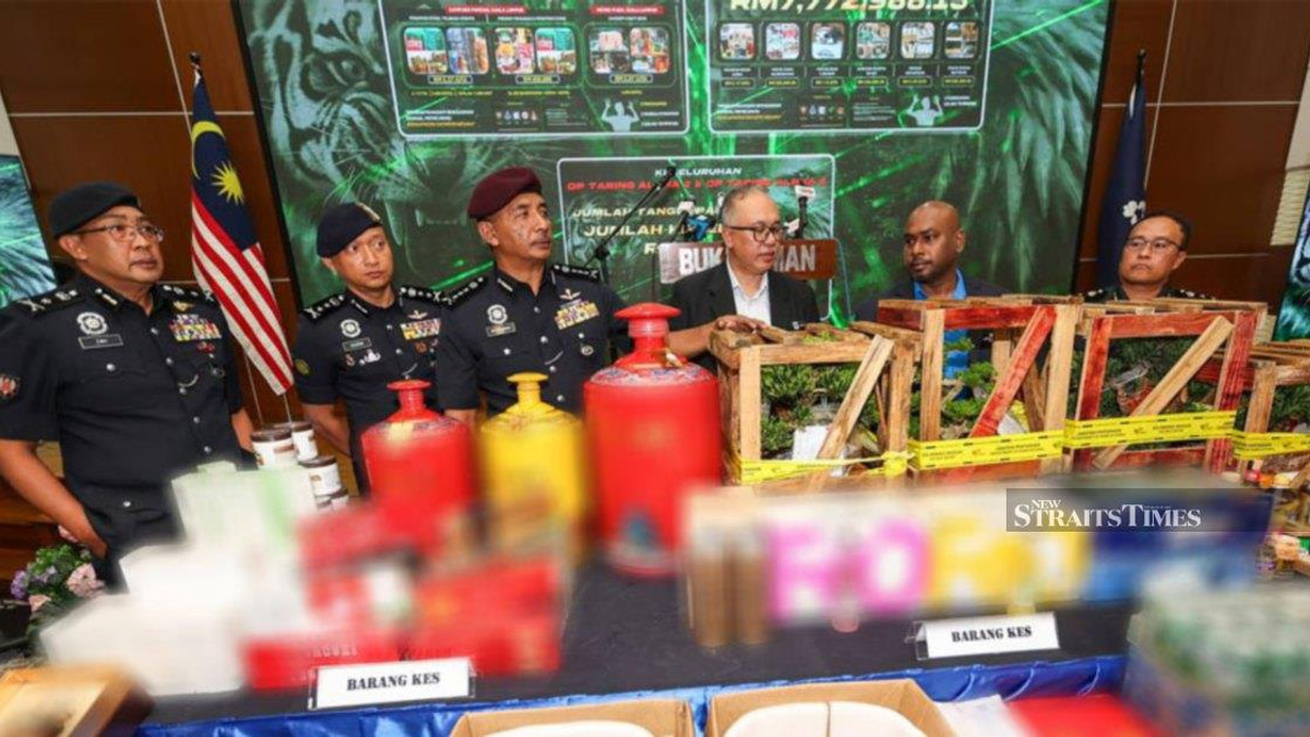Police bust smuggling racket in KL and Klang, arrest 5 and seize RM12.8 million
