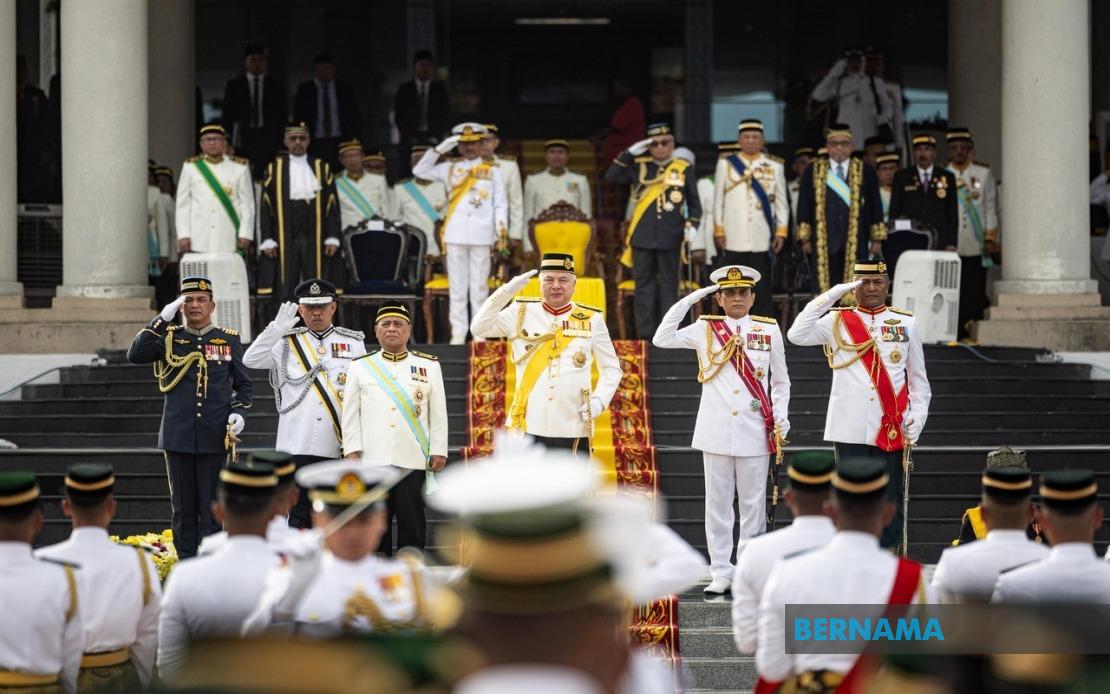 Sultan Nazrin Presides Over Perak Warriors' Day Ceremony and Opens New Military Mosque