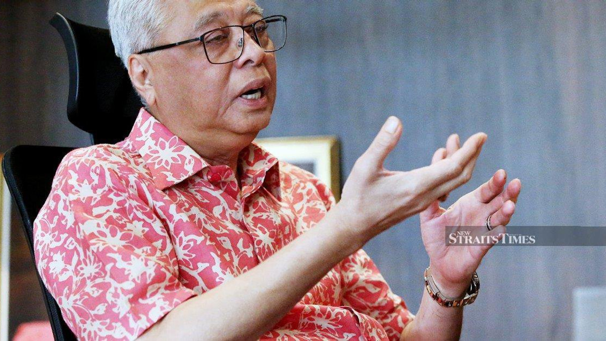 Former PM Ismail Sabri Admitted to National Heart Institute Ahead of Court Hearing
