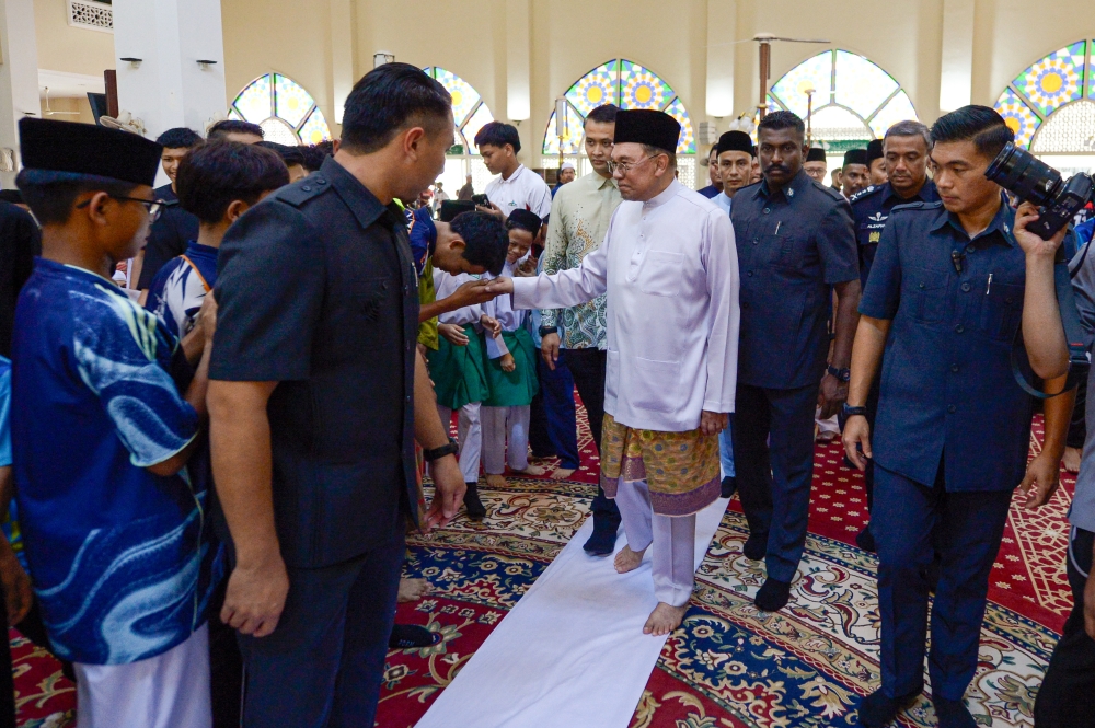 Malaysia's economy expands 5.8% in Q2 as PM celebrates growth momentum