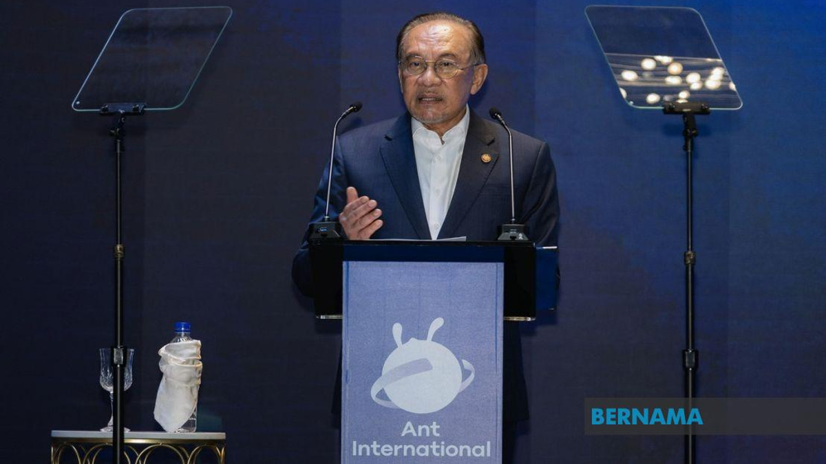 Malaysia Must Accelerate AI Skills Training, Says Anwar