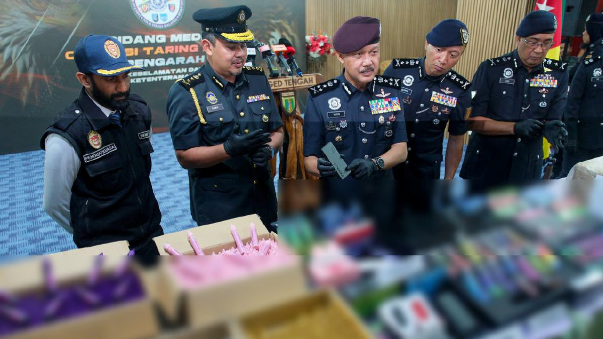Police Dismantle Smuggling Operation, Seizing RM15.5m in Contraband Vapes and Cigarettes
