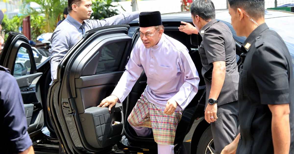 Anwar urges dignity and humility as Johor campaign heats up