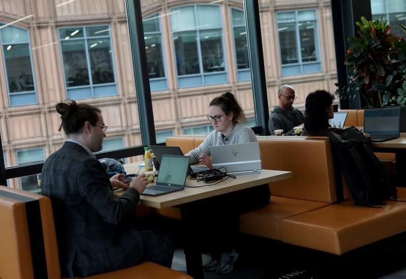 UK Economy Shows Clearest Signs of AI Boom Windfall as Growth Accelerates