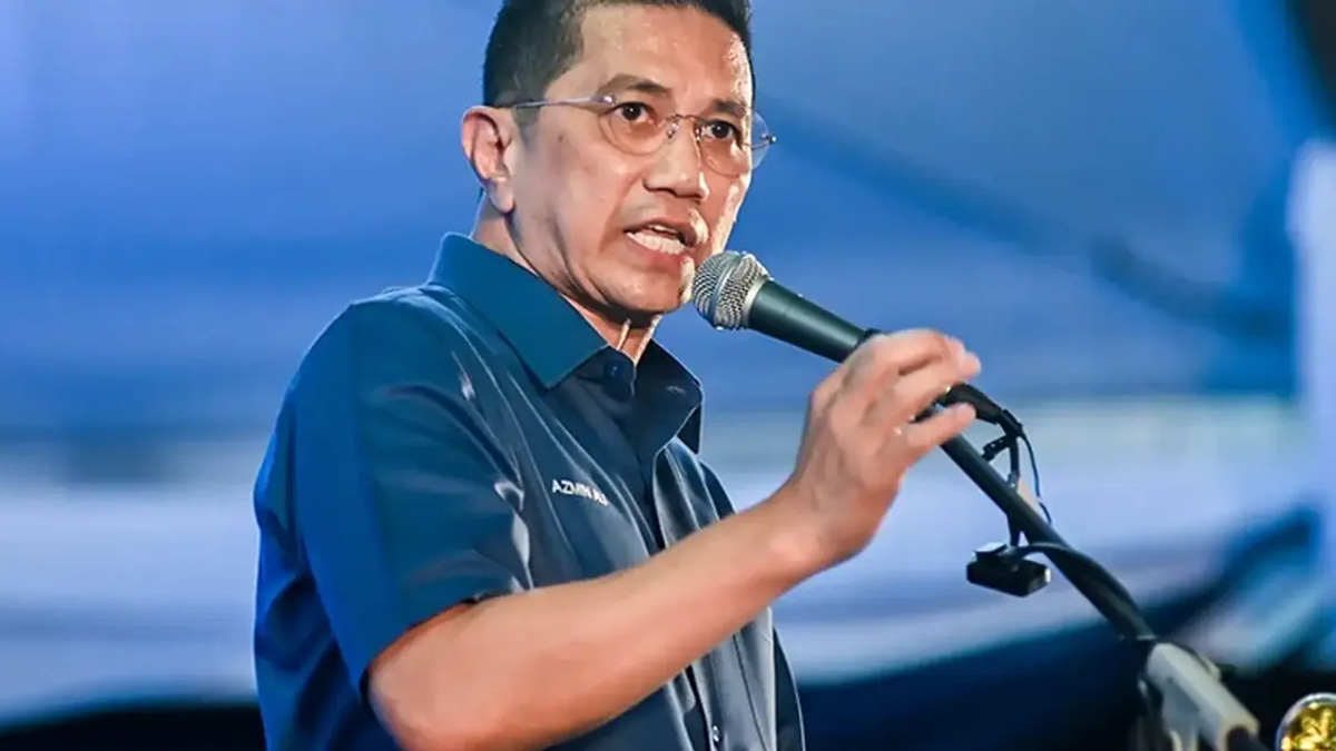 Azmin Emerges as Potential Bridge Between Bersatu and Pakatan Harapan Coalition