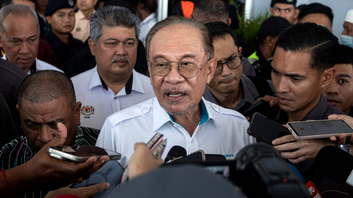 Anwar Defends KWAP Over eFishery Investment Loss, Citing Overall Profitability