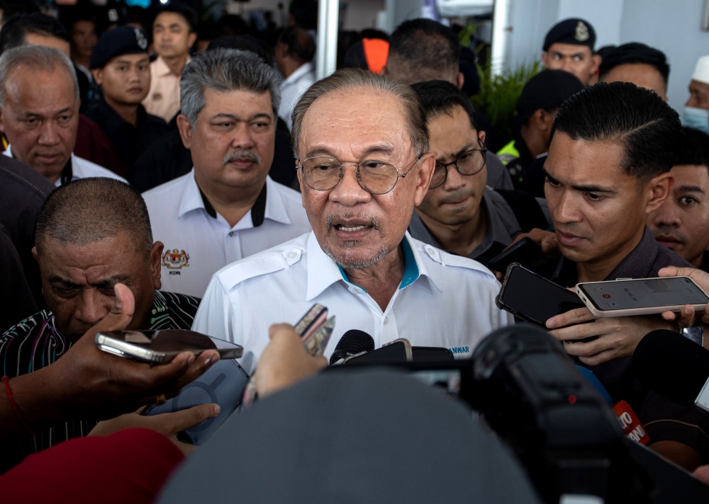 Anwar Defends KWAP Over eFishery Investment Loss, Citing Overall Profitability