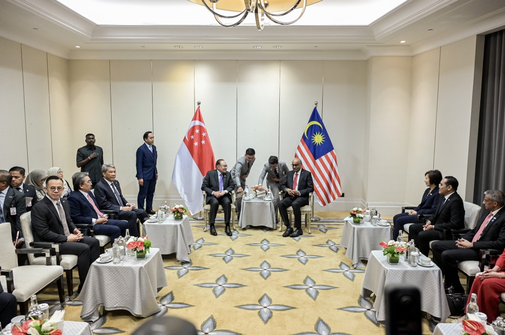 Singapore President Halimah Yacob Meets PM Anwar in Kuala Lumpur, Emphasizes Bilateral Ties