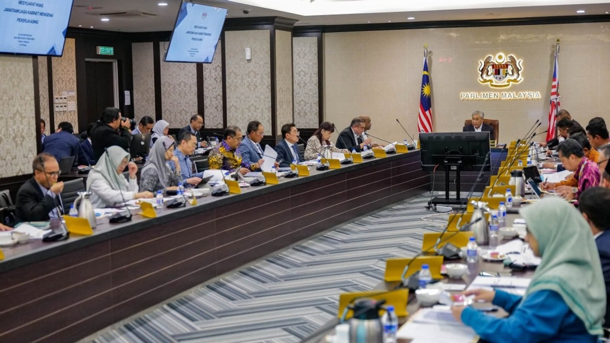 Government to Restructure Foreign Worker Management System Under Ahmad Zahid's Leadership