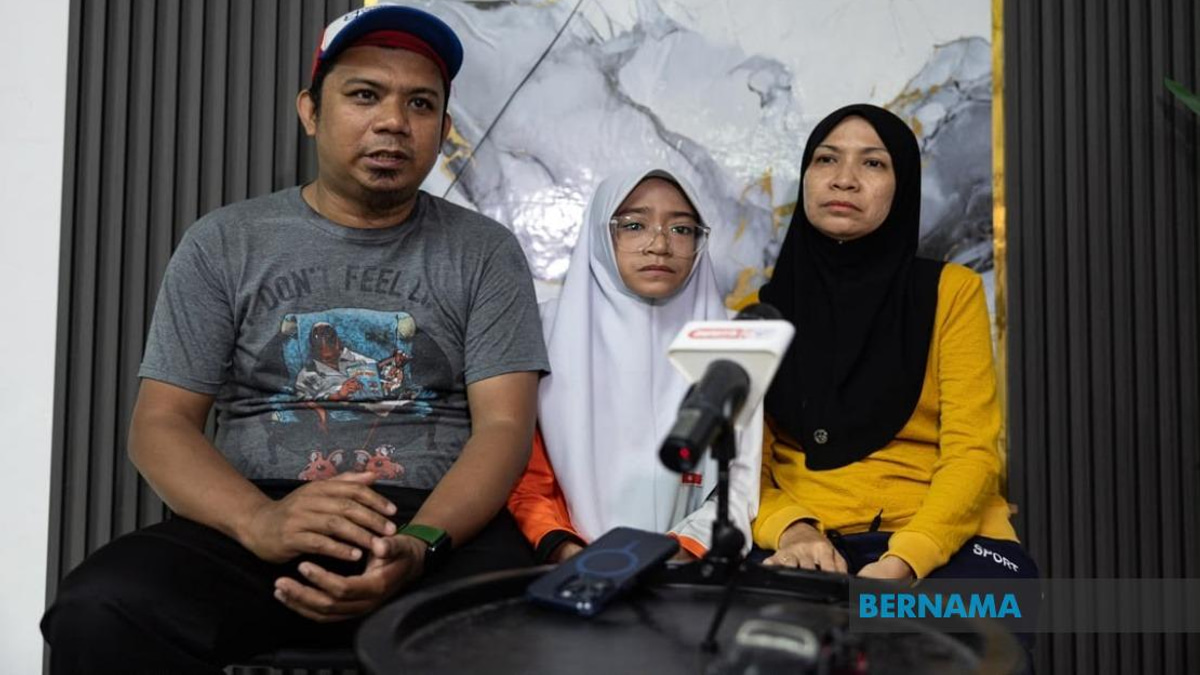 Education Minister, Teachers' Foundation Fund RM10,000 Surgery for Teen with Scoliosis