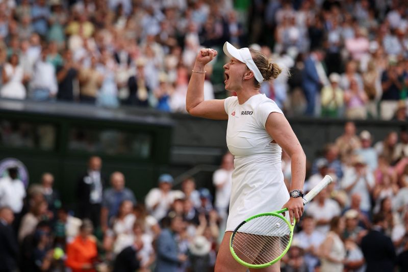Krejcikova battles back to eliminate Andreeva at Wimbledon