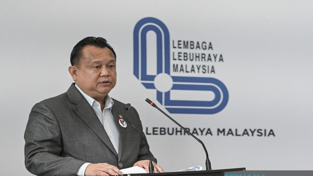 RM25.2 Million Solar LED Street Light Project Targets 32 Accident-Prone Highway Zones