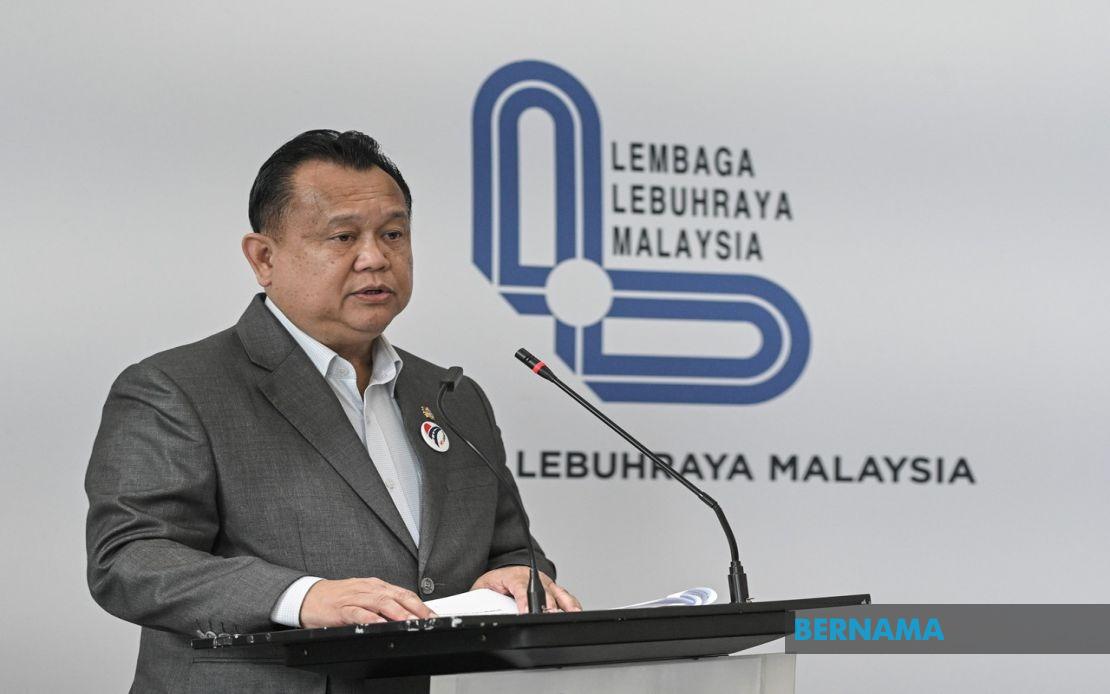 RM25.2 Million Solar LED Street Light Project Targets 32 Accident-Prone Highway Zones