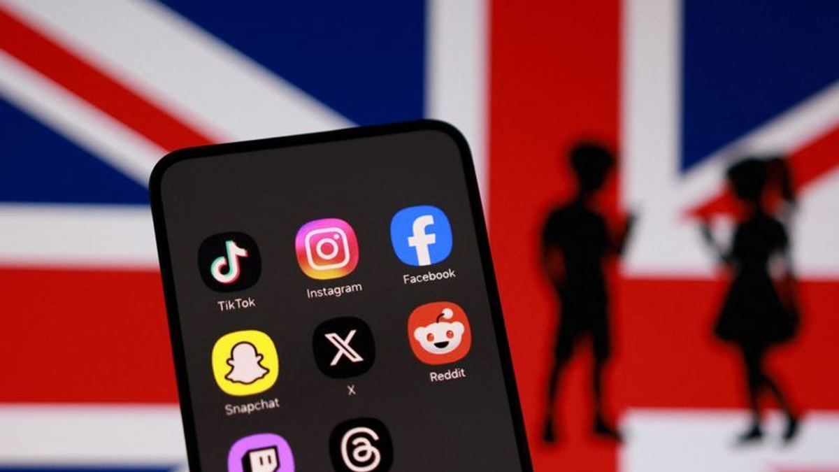 Britain to impose default midnight curfew on social media for teenagers aged 16-17