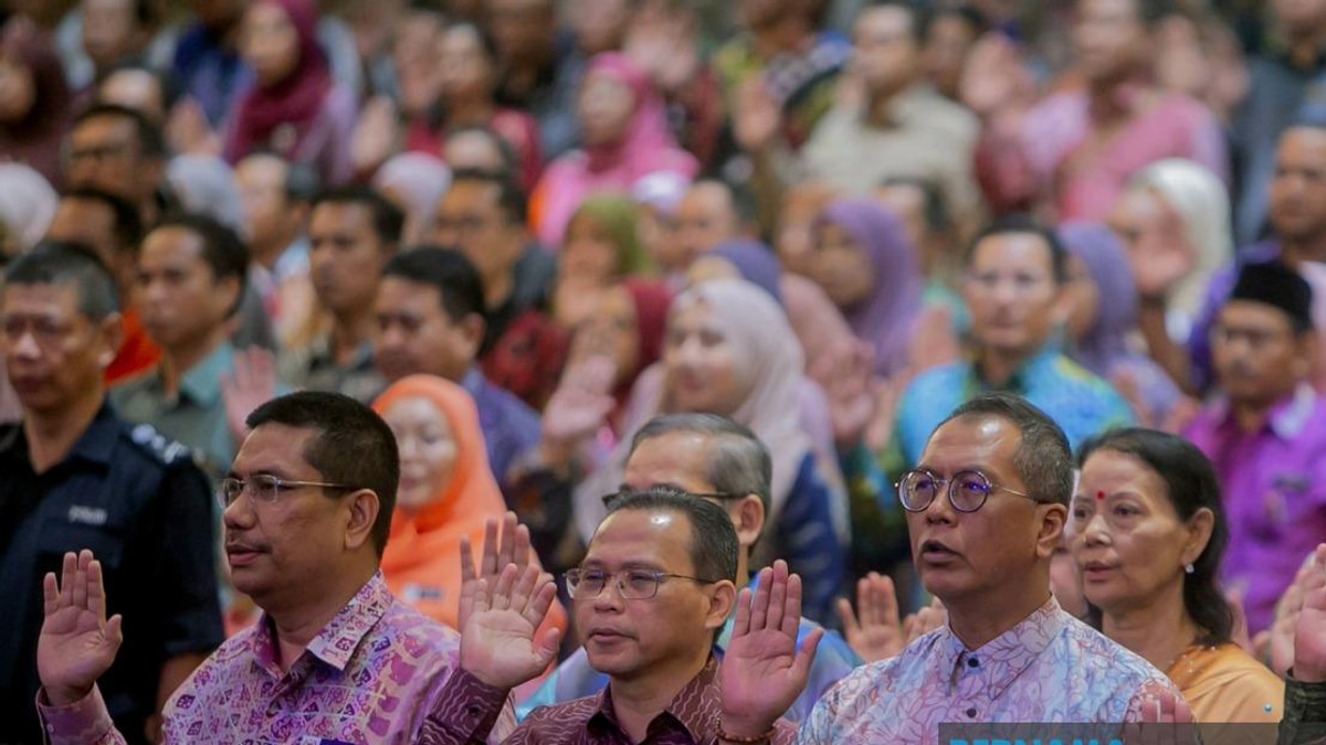 Civil Service Backbone of Malaysia's Progress, Says PM Anwar