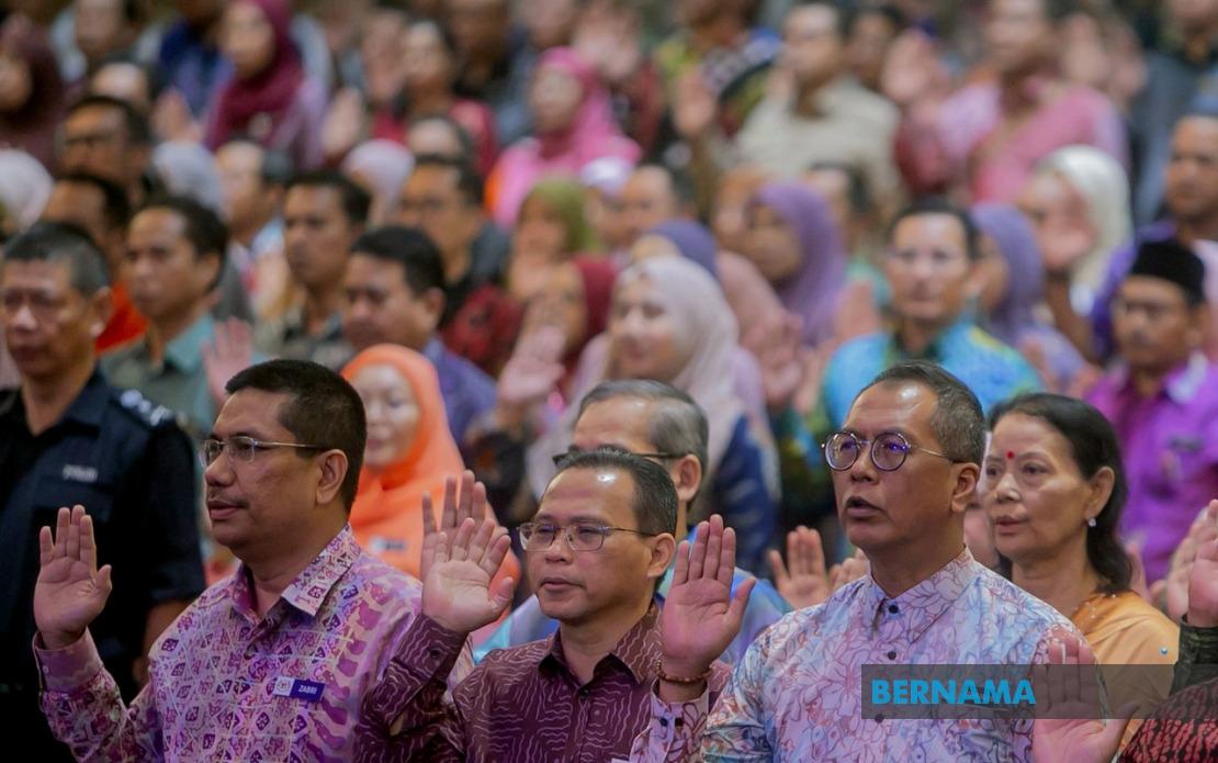 Civil Service Backbone of Malaysia's Progress, Says PM Anwar