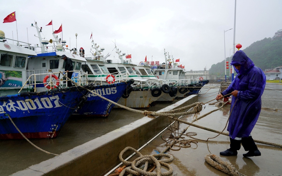 Zhejiang Escalates Typhoon Dolphin Response as Storm Approaches Eastern China