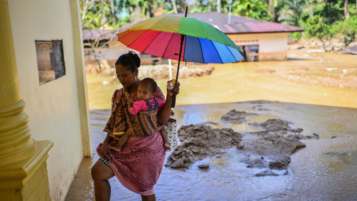 North Sumatra battles unexpected floods as dry season grips Indonesia