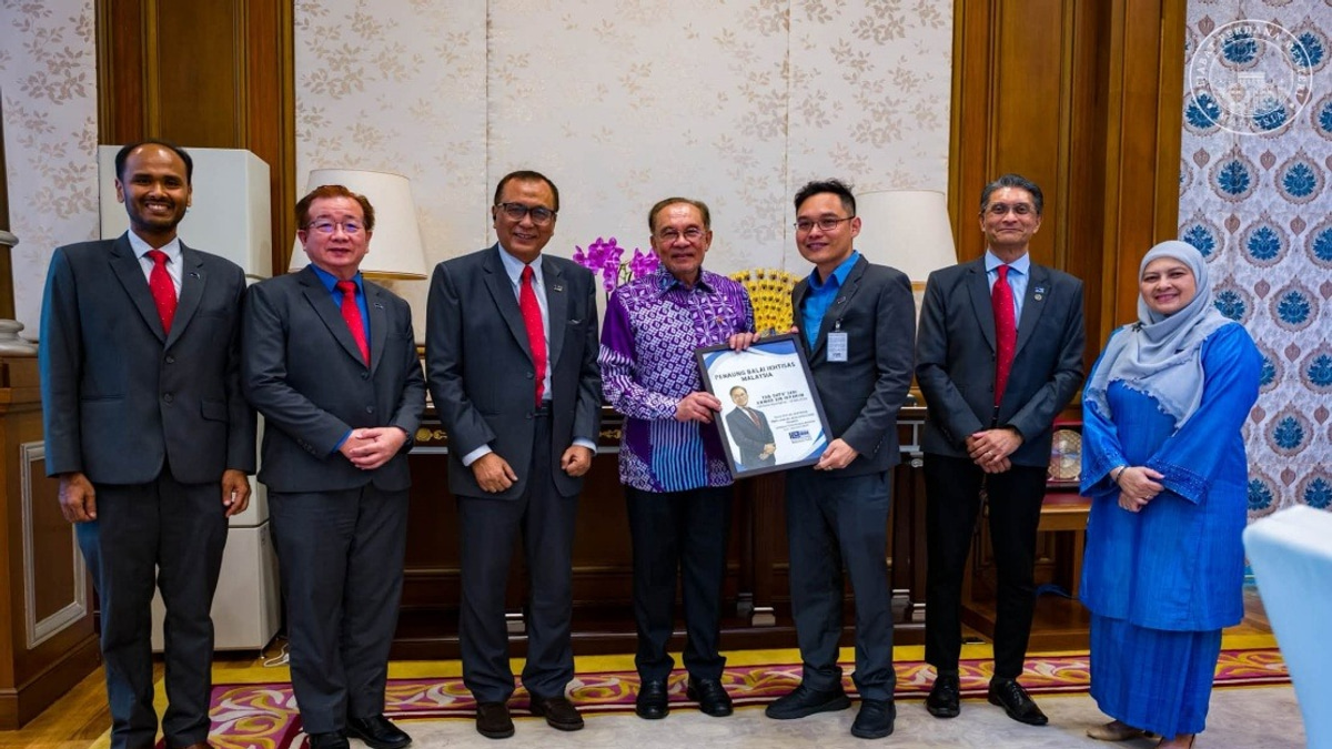 Anwar Prioritises AI and Professional Development in Strategy for Regional Excellence
