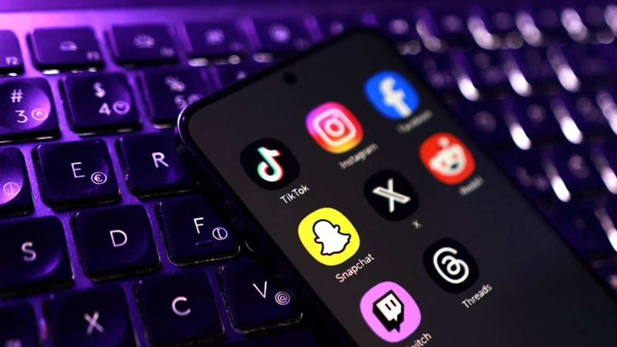 British teenagers show sleep and mental health improvements under social media restrictions, study finds