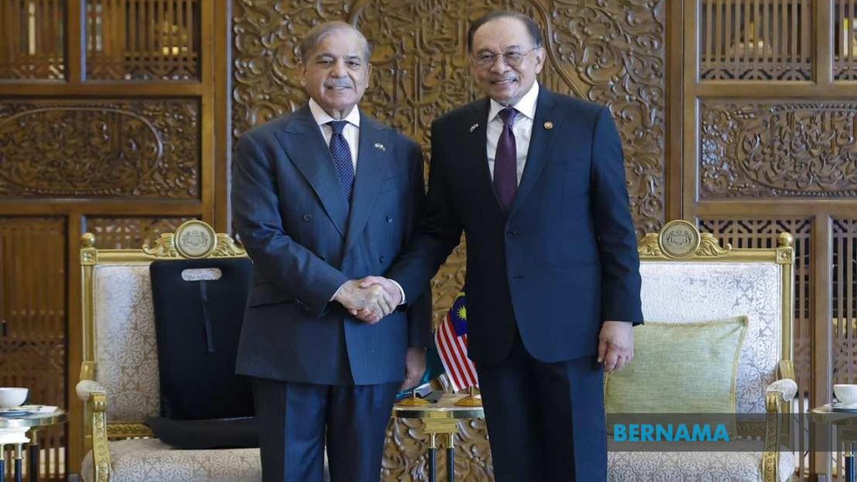 Pakistani PM Shehbaz Sharif Sends Well-Wishes to Anwar Ibrahim Ahead of Medical Procedure