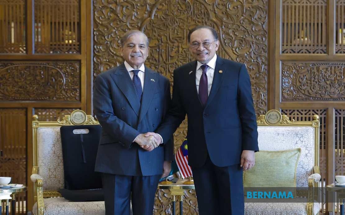 Pakistani PM Shehbaz Sharif Sends Well-Wishes to Anwar Ibrahim Ahead of Medical Procedure