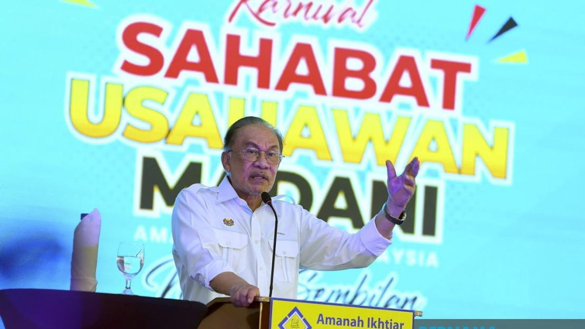 Anwar Pledges Increased Funding for Microfinance Agency AIM in Coming Budget