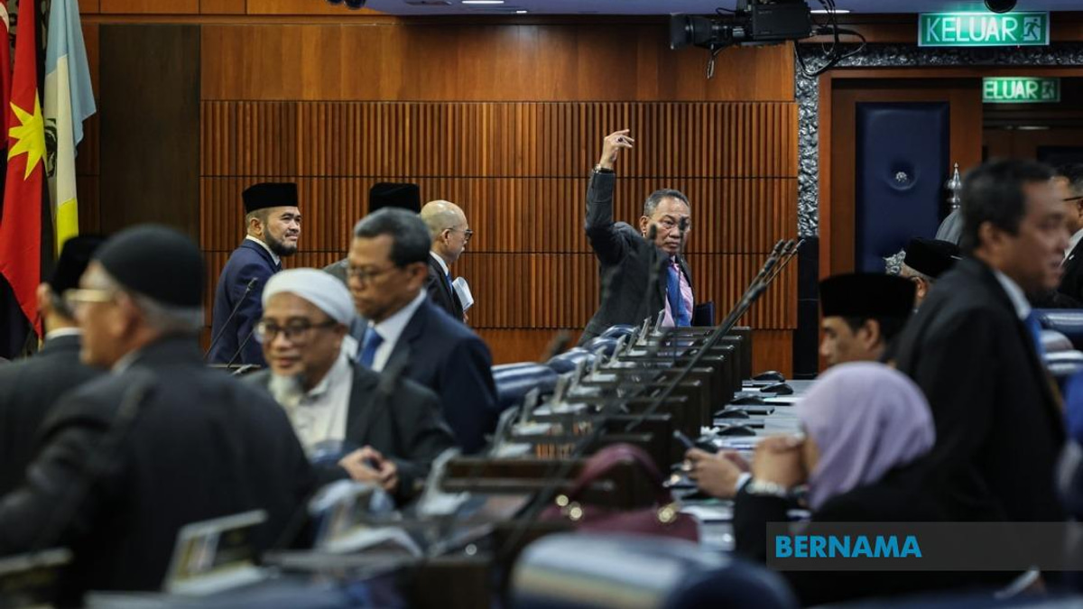 Anwar Dismisses Opposition's Tabung Haji Critique as Political Theatre
