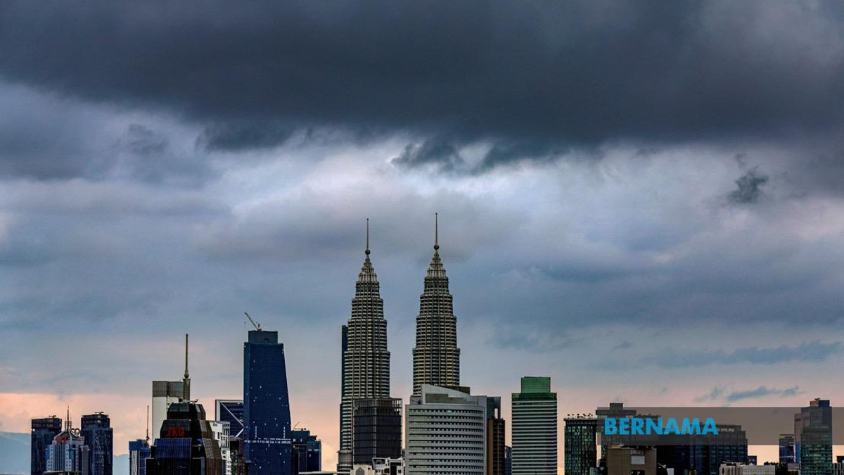 Thunderstorms and Heavy Rain to Batter KL, Putrajaya and Eight States Until Mid-Afternoon