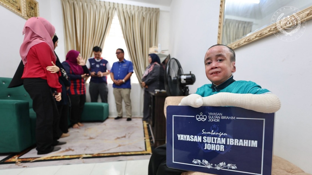 Johor Foundation Provides Aid to Teen with Rare Skin Disorder