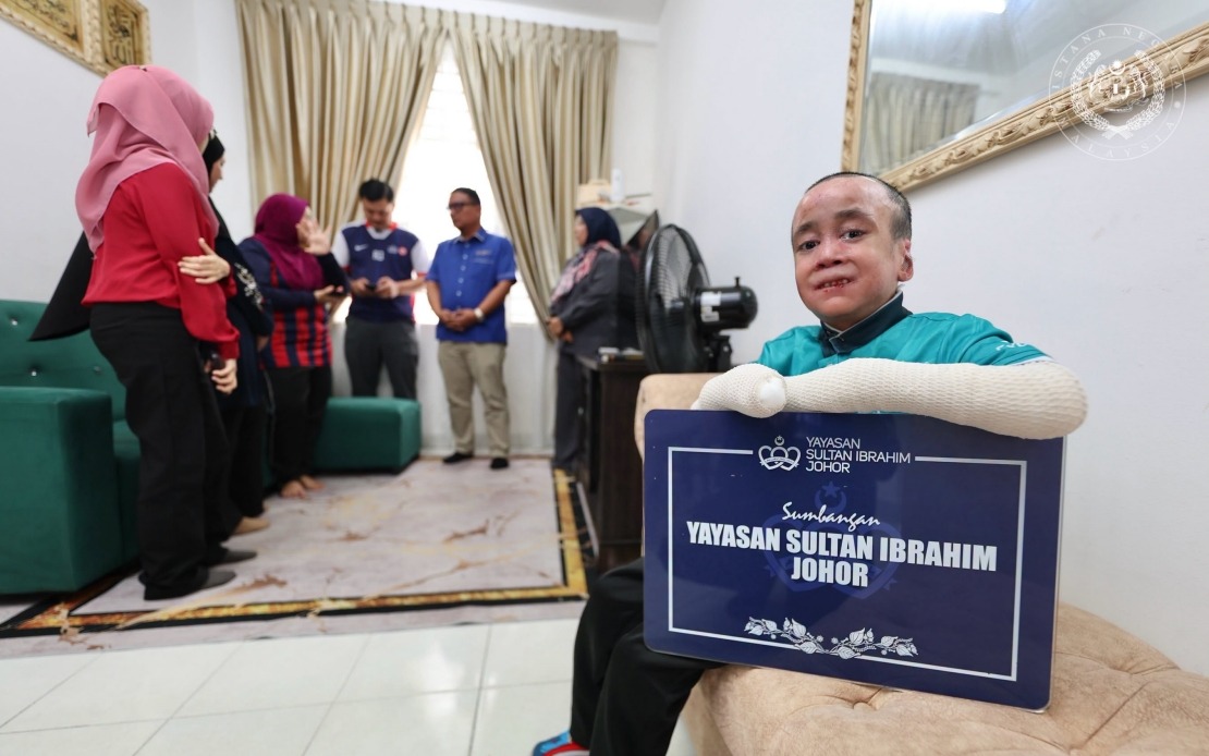 Johor Foundation Provides Aid to Teen with Rare Skin Disorder