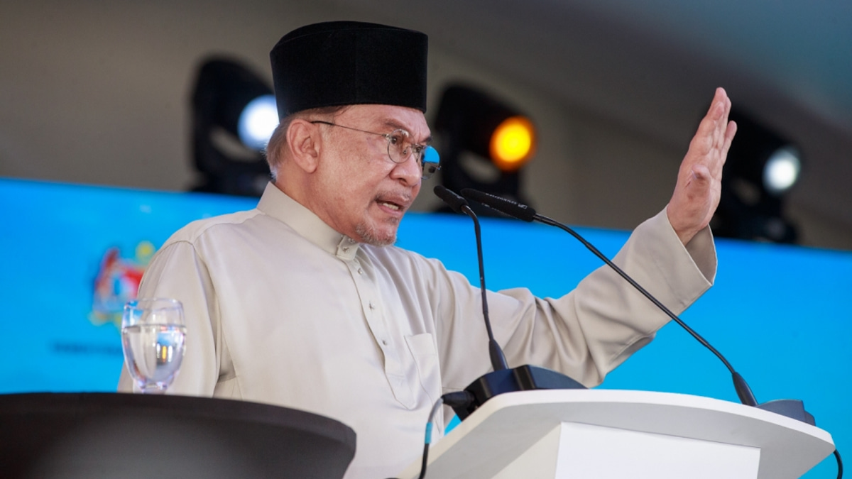 Anwar orders sweeping review of civil service promotion system as officers face eight-year delays