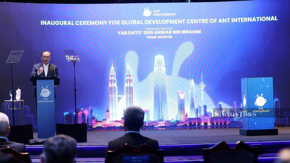 AI Governance Framework to Fill Legal Gaps in Malaysia's Digital Ecosystem, Says Anwar