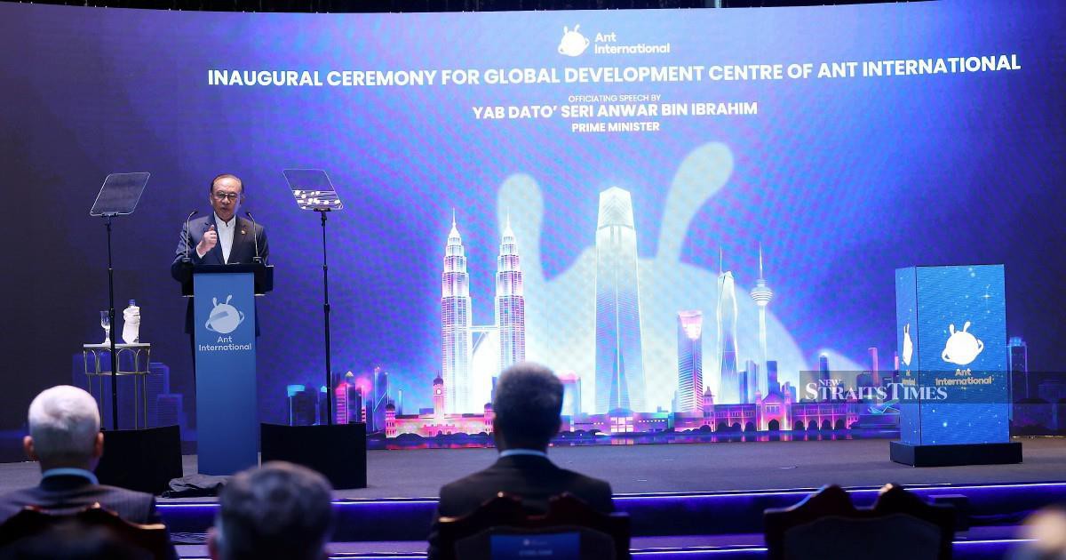 AI Governance Framework to Fill Legal Gaps in Malaysia's Digital Ecosystem, Says Anwar