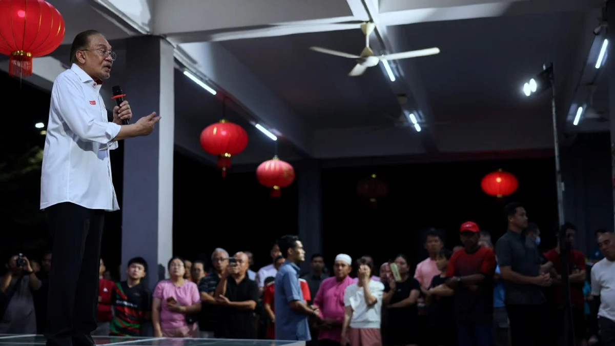 Anwar to press China on Malaysian durian exports amid price collapse