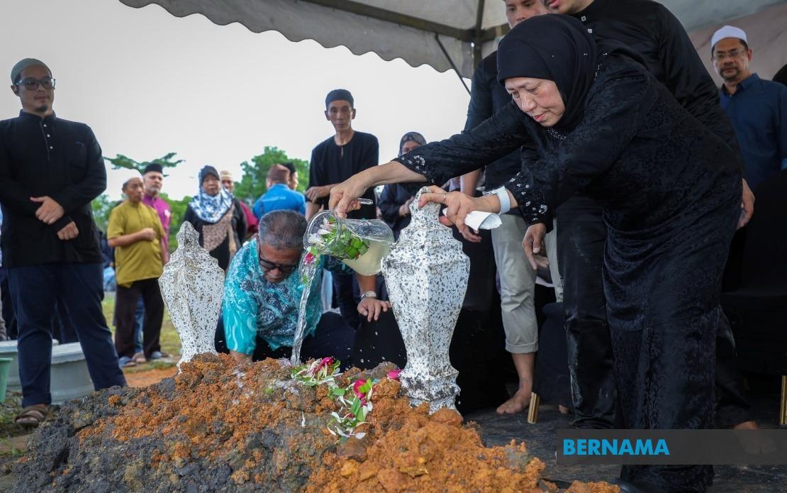 Senior Minister Nancy Shukri's Husband Laid To Rest In Kuching
