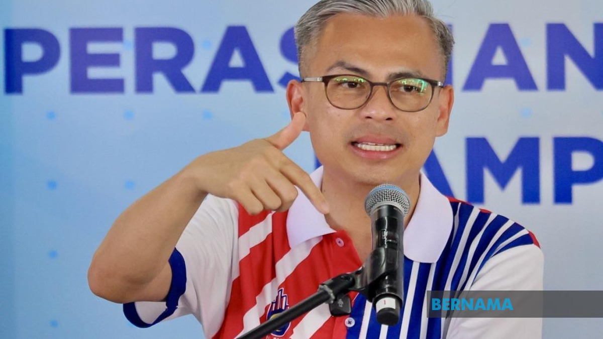 Communications Minister Fahmi Condemns Impersonation of PH's Endau Candidate via Fake WhatsApp Account