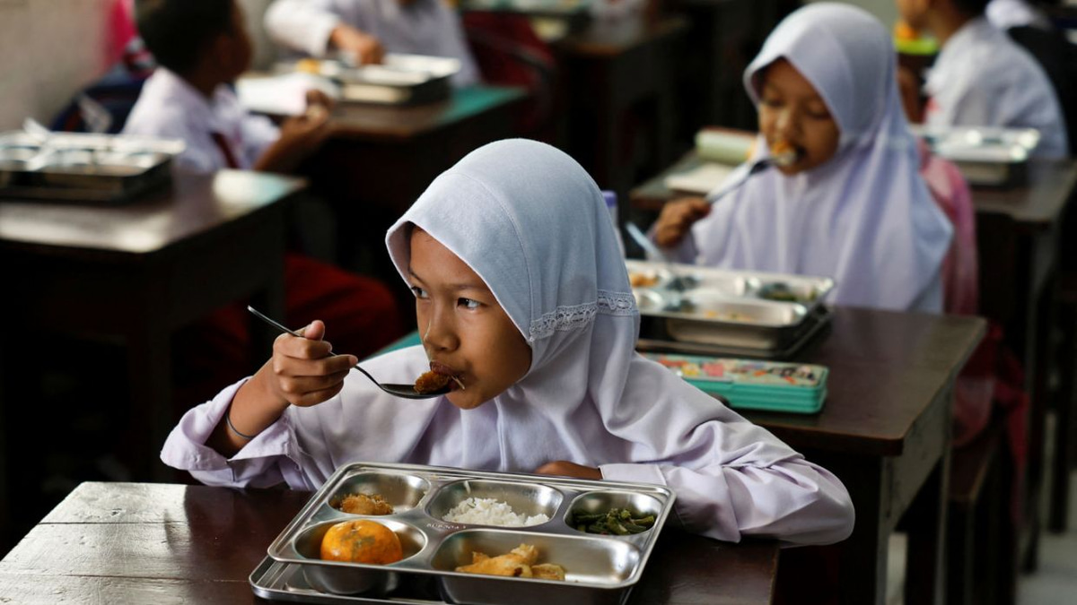 Indonesian Teachers Warn Bill Could Resurrect Disputed School Meal Funding