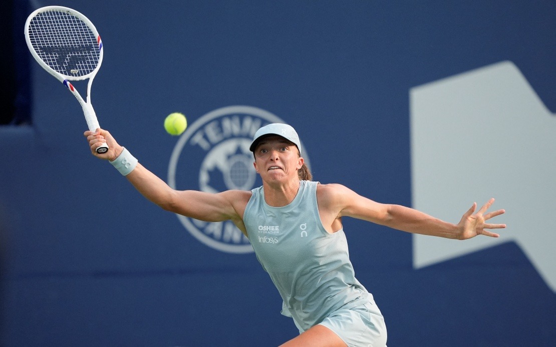 Swiatek Ends Title Drought With Commanding Victory Over Rybakina in Toronto