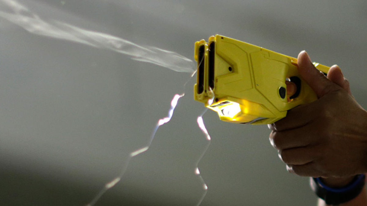 Singapore man tasered after refusing to drop saw near residential block