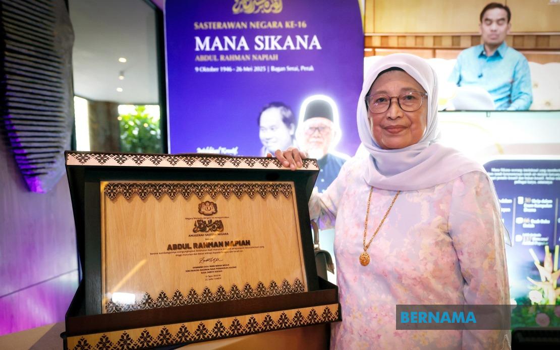 Mana Sikana Honoured as 16th National Laureate in Recognition of Literary Legacy