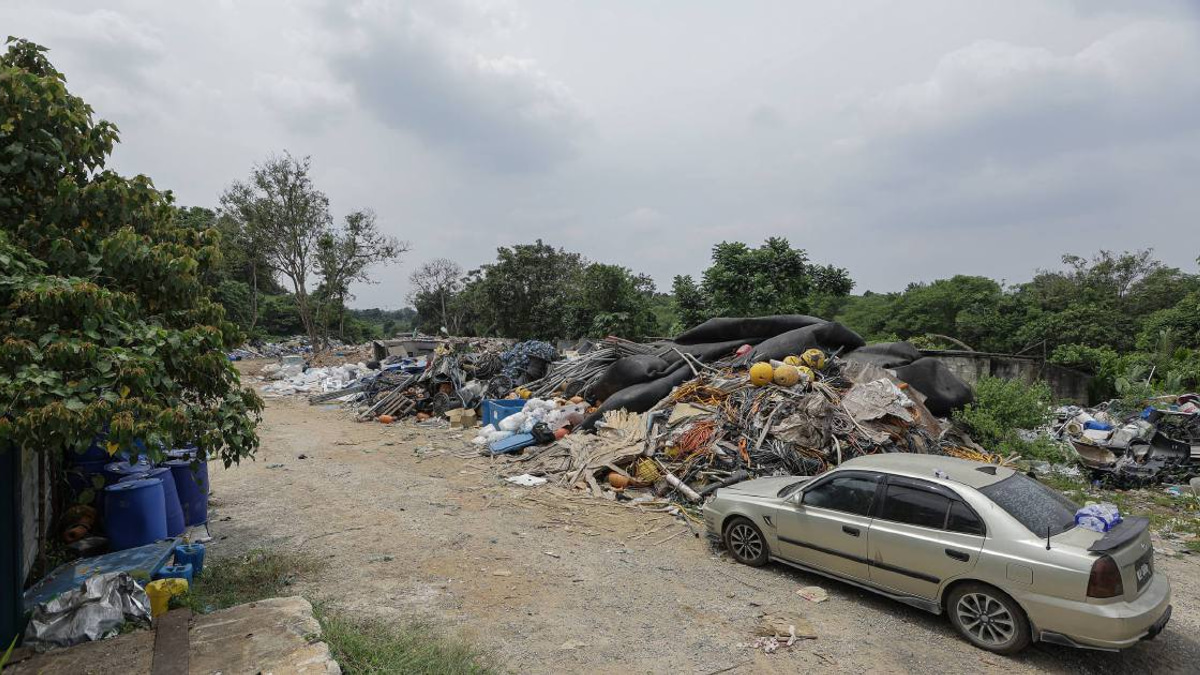 Johor Launches Multi-Agency Task Force to Investigate Singapore Construction Waste Dumping