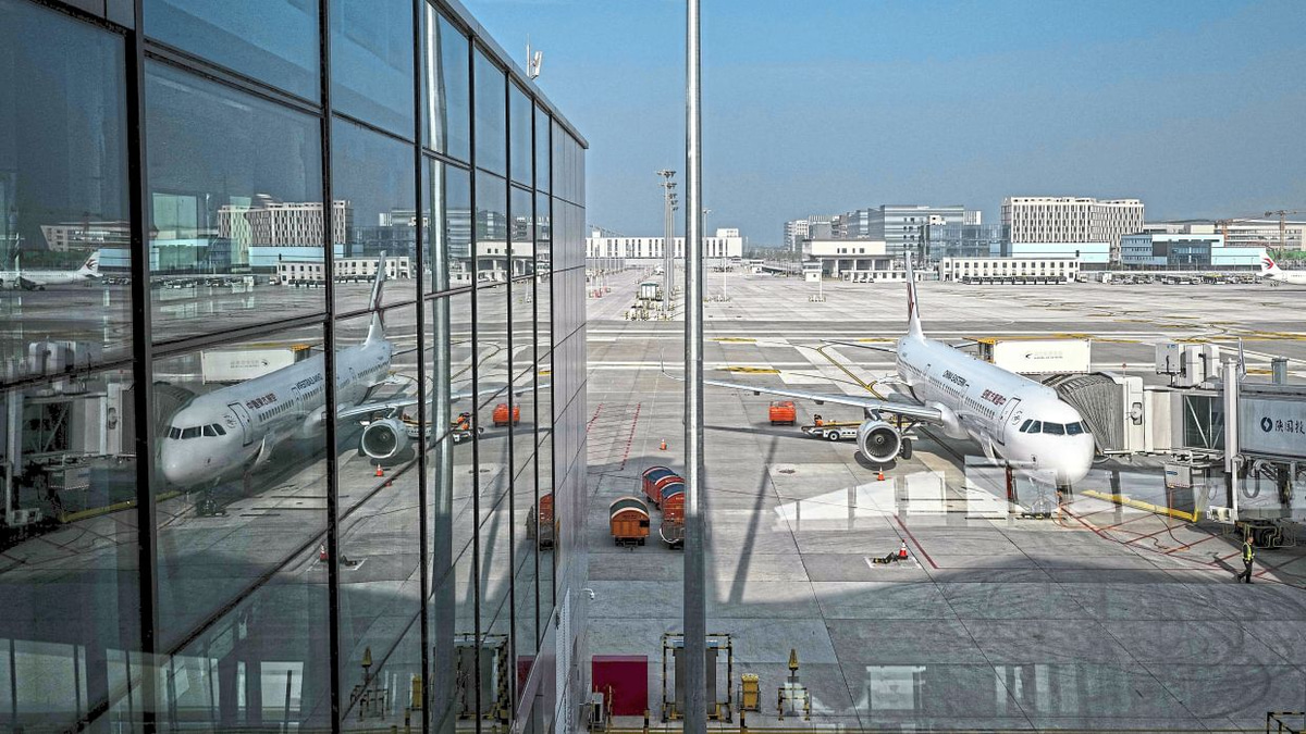 China's Big Three Airlines Sink Deeper into Red as Fuel Costs and Travel Slump Bite
